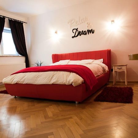 Luky10 Apartamento Braşov Exterior foto