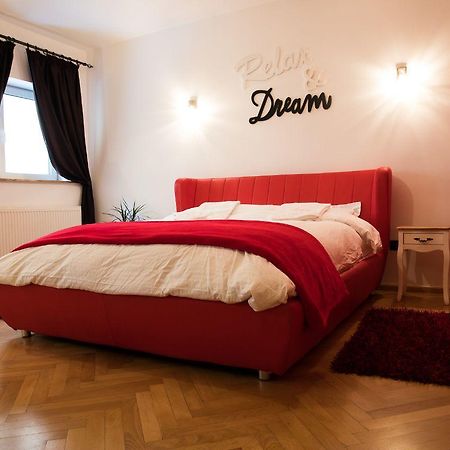 Luky10 Apartamento Braşov Exterior foto