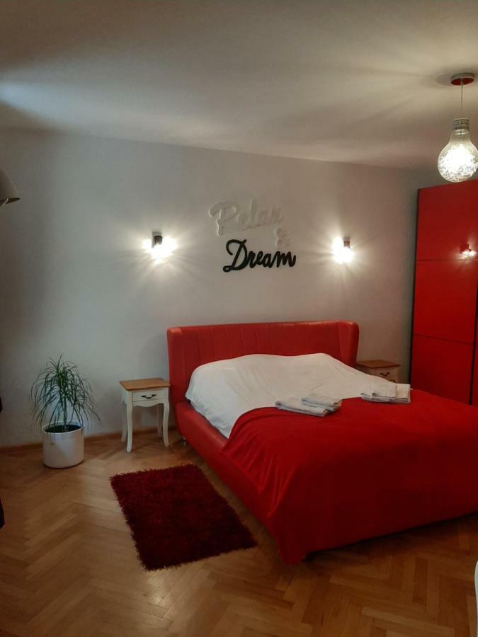 Luky10 Apartamento Braşov Exterior foto